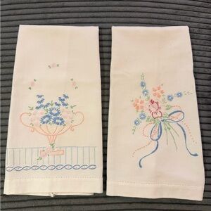 Vintage Floral Embroidered Hand Towels